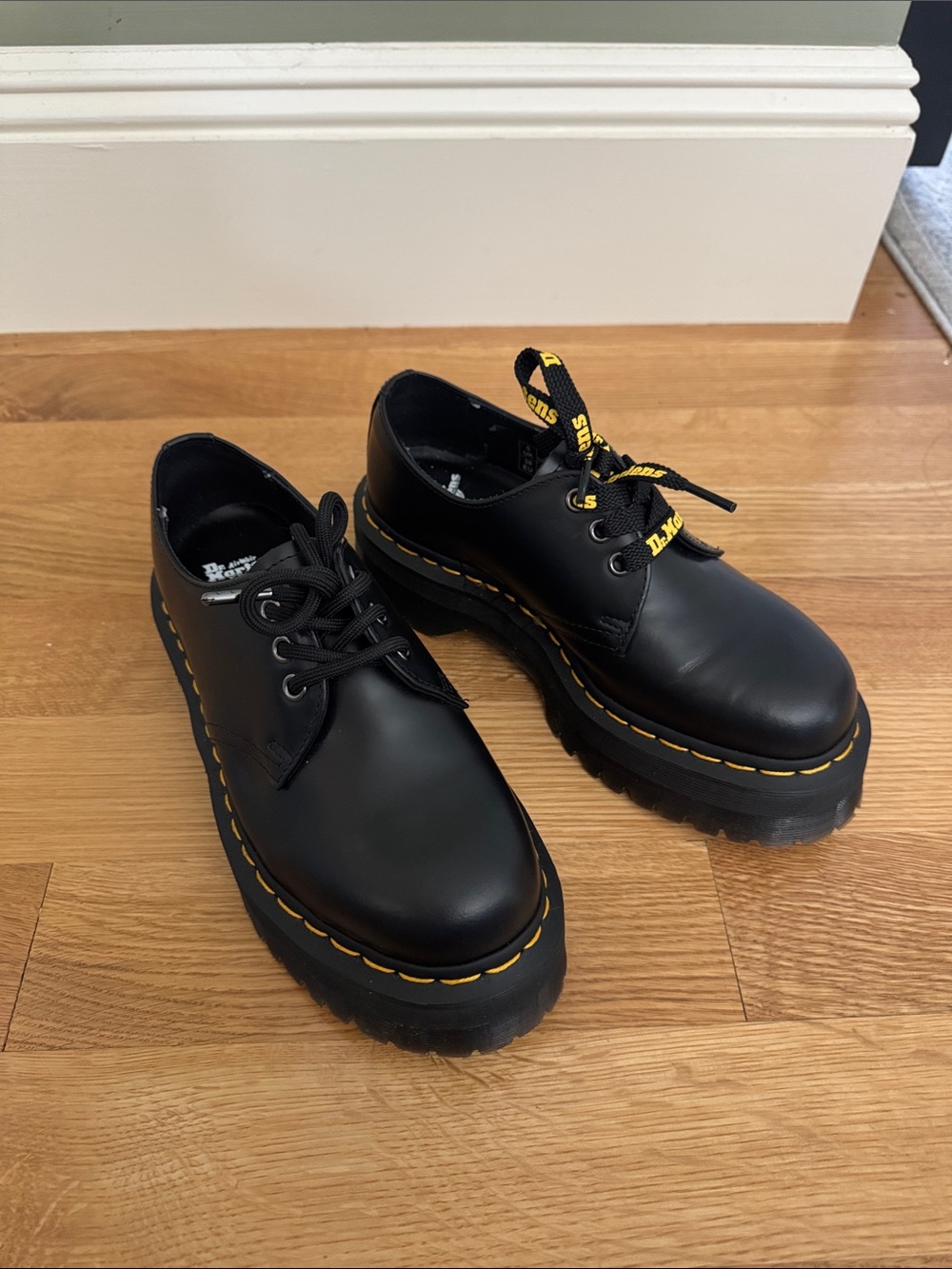 New Dr. Martens Black Leather Platform Lug sole Oxfords womens 6